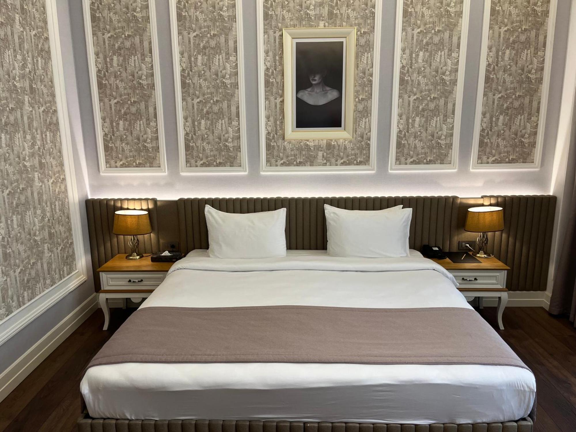 Theatrum Hotel Baku Ngoại thất bức ảnh